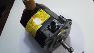 سرو موتور AC Fanuc A06B-0243-B100 – نمای کلی و ویژگی های اصلی قسمت OEM