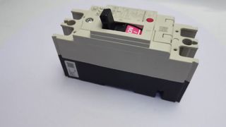 مدار شکن کیس قالبی میتسوبیشی NF32-SV2P5A